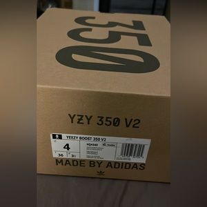 Yeezy boost 350 v2 never worn